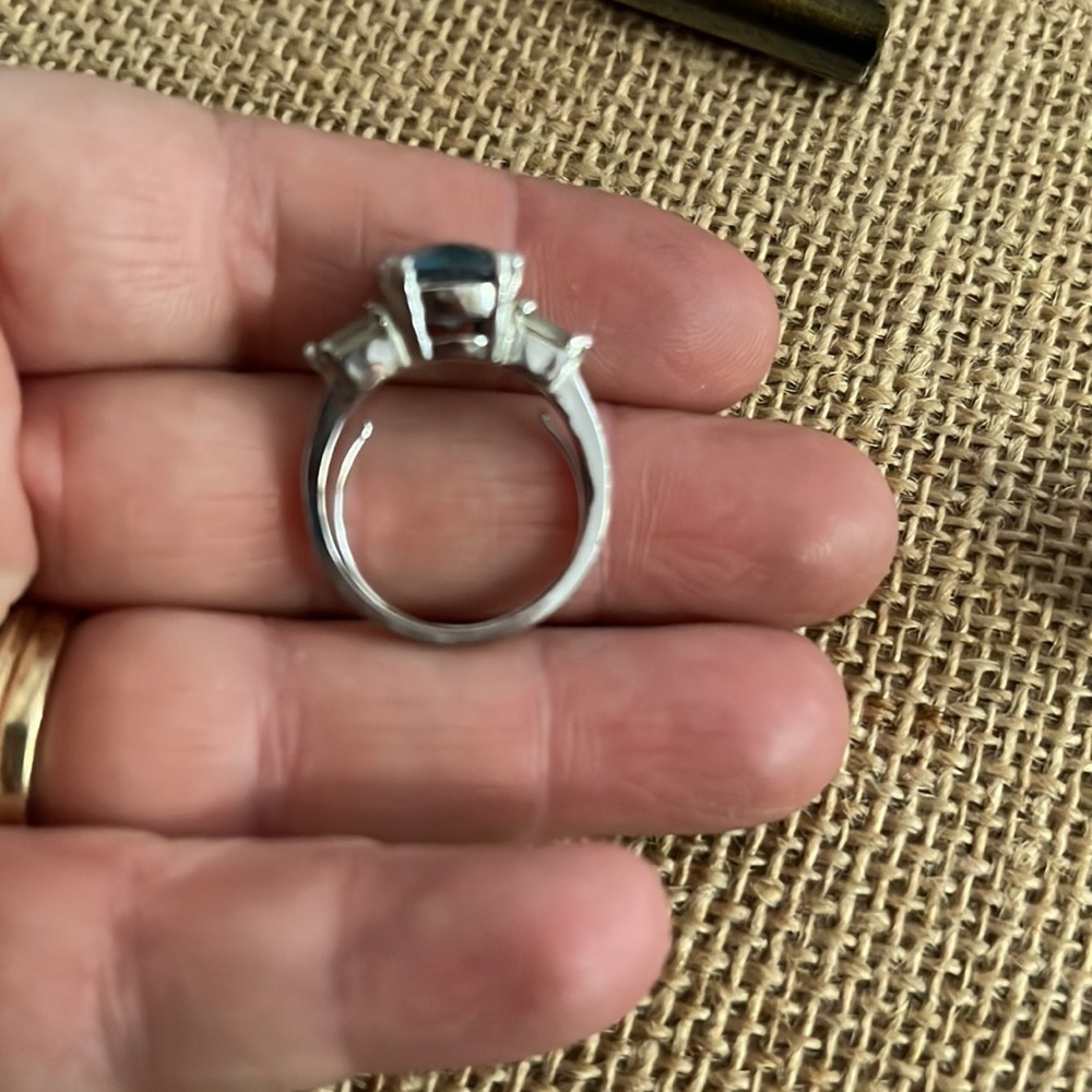 Avon ring - Picture 3 of 3